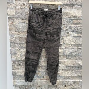 Split Camouflage Jogger Pants size S